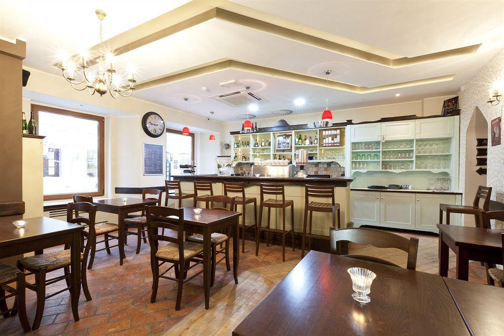 Hotel Actum Kranj Ngoại thất bức ảnh