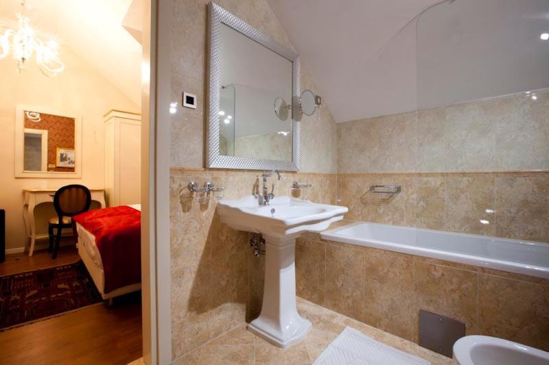Hotel Actum Kranj Ngoại thất bức ảnh