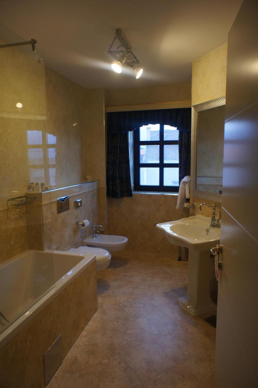 Hotel Actum Kranj Ngoại thất bức ảnh