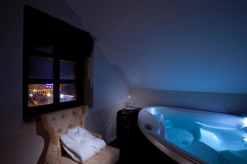 Hotel Actum Kranj Ngoại thất bức ảnh