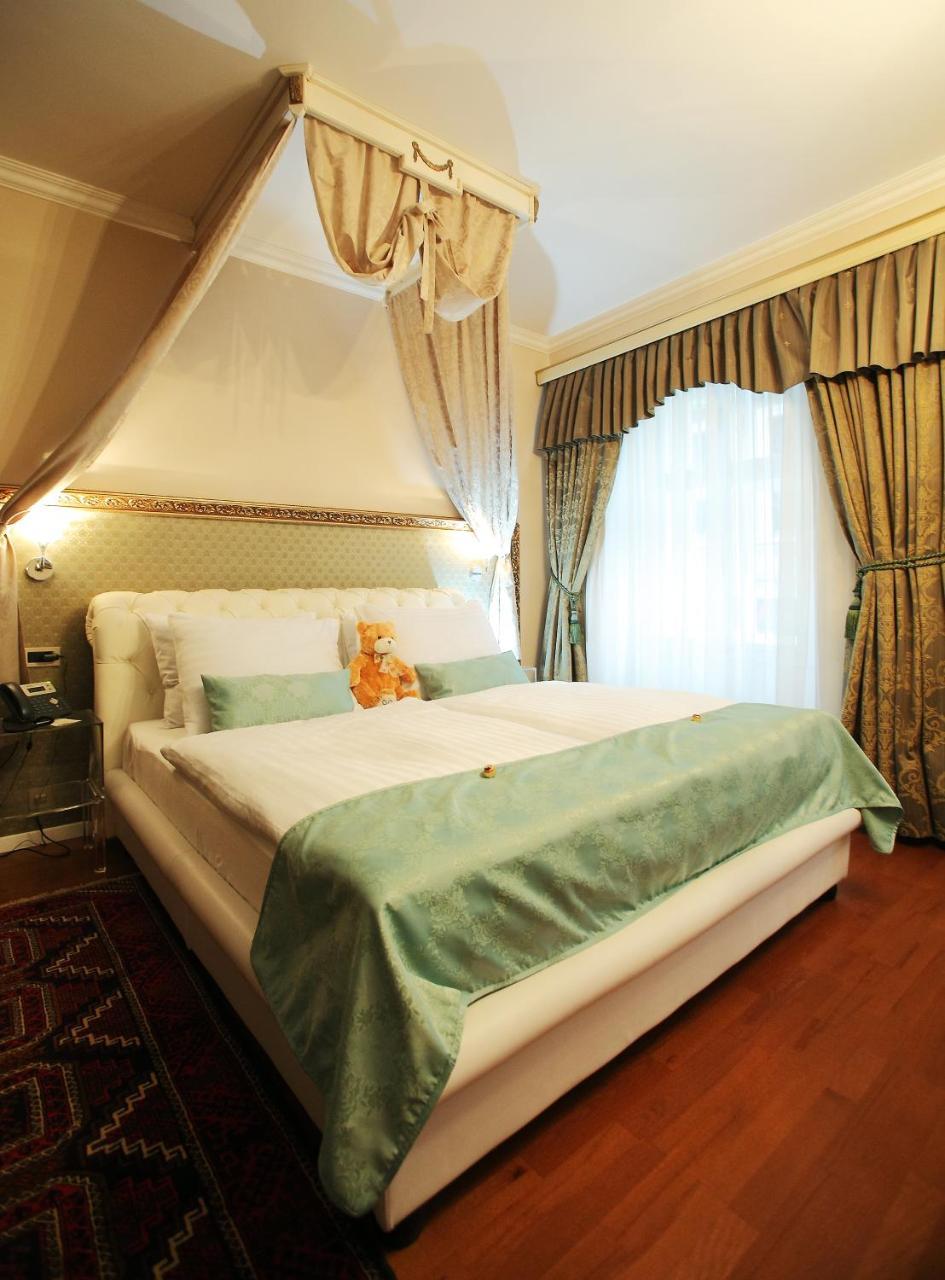 Hotel Actum Kranj Ngoại thất bức ảnh